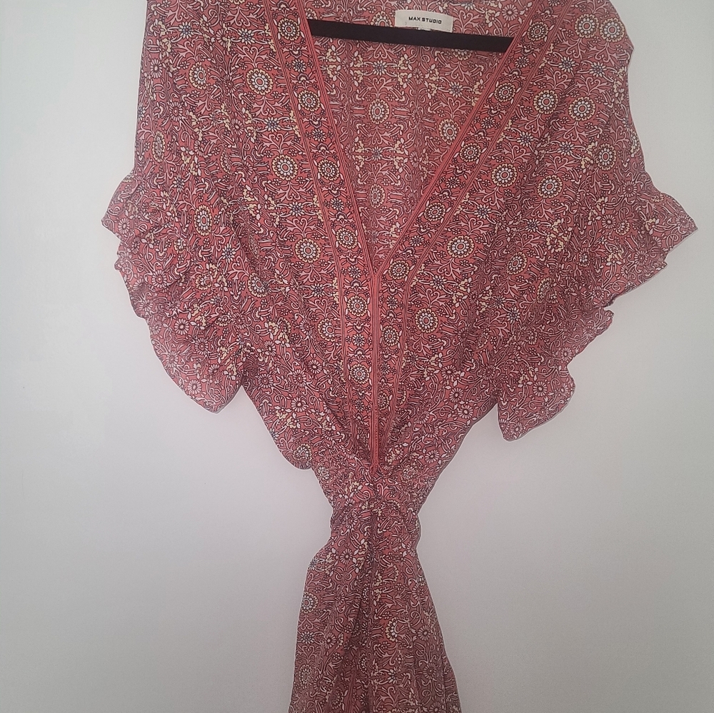 Max Studios Woman's Top - Large